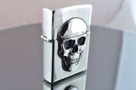 Серебряная зажигалка зиппо