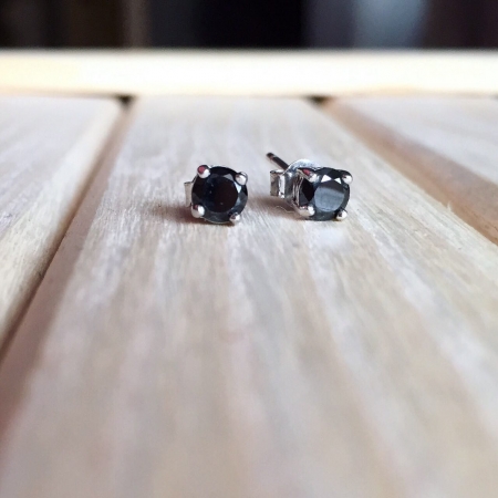 Серьги из белого золота с черными бриллиантами