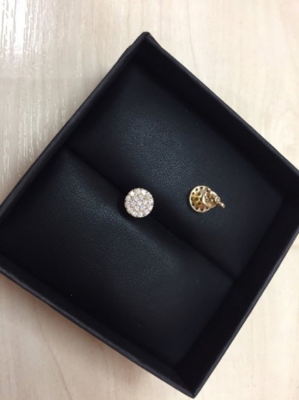 Серьги пусеты с бриллиантом