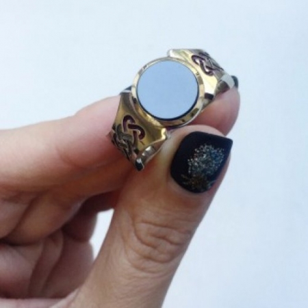 Мужской золотой перстень с ониксом 