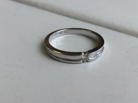 Помолвочное колечко с бриллиантом