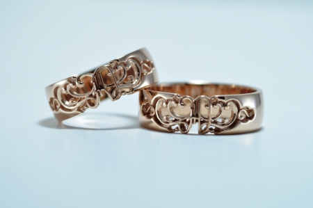 Обручальные кольца с вензелевыми бувками 