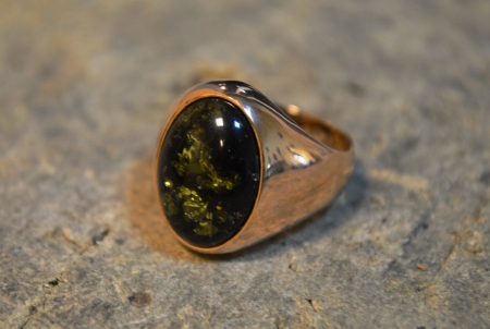 Золотой перстень с янтарем 