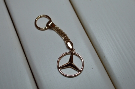 Золотой брелок мерседес