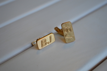 Золотые запонки с камнями