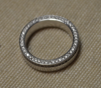 обручальное кольцо с бриллиантами