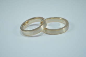 Матові обручки з комбінованого золота