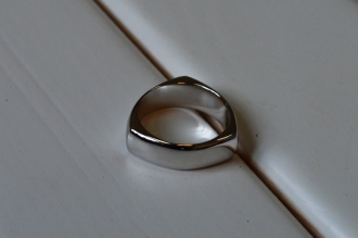 Обручальное кольцо из белого золота