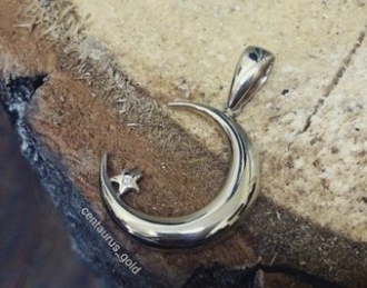 Кулон месяц с бриллиантом