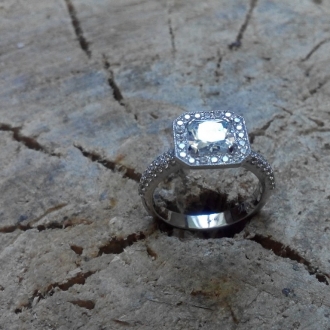 Кольцо для помолвки с бриллиантами из белого золота