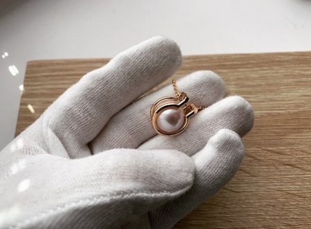 Кулон с жемчугом