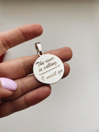 Серебряный кулон с гравировкой 