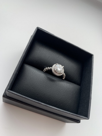 Помолвочное кольцо с бриллиантами 