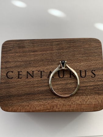 Золотое кольцо с черным бриллиантом