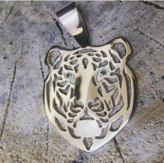 Золотой кулон тигр с изумрудами