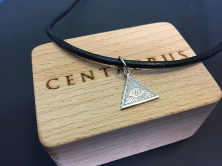 Кулон из платины с бриллиантом