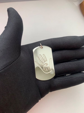 Серебряный кулон с гравировкой 