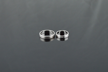 Обручальные кольца из белого золота с бриллиантом