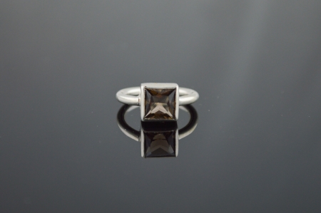 Перстень с дымчатым кварцем 