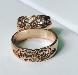 Обручальные кольца с инициалами из красного золота