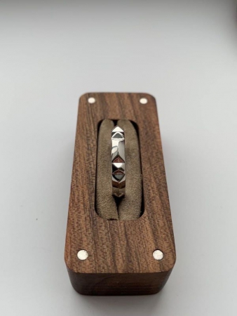 Кольцо из платины тиффани 