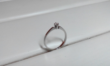 Помолвочное кольцо из платины