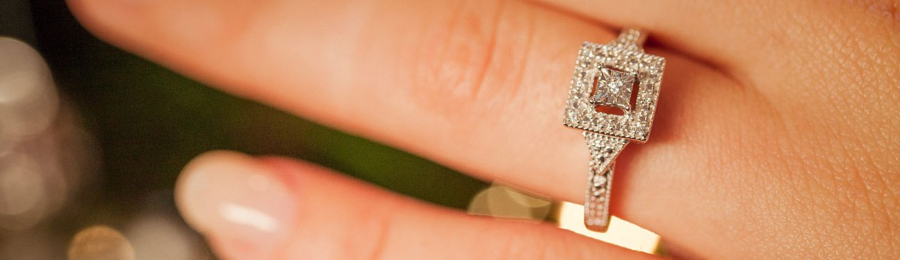 золотое кольцо с бриллиантами damiani купить под заказ киев